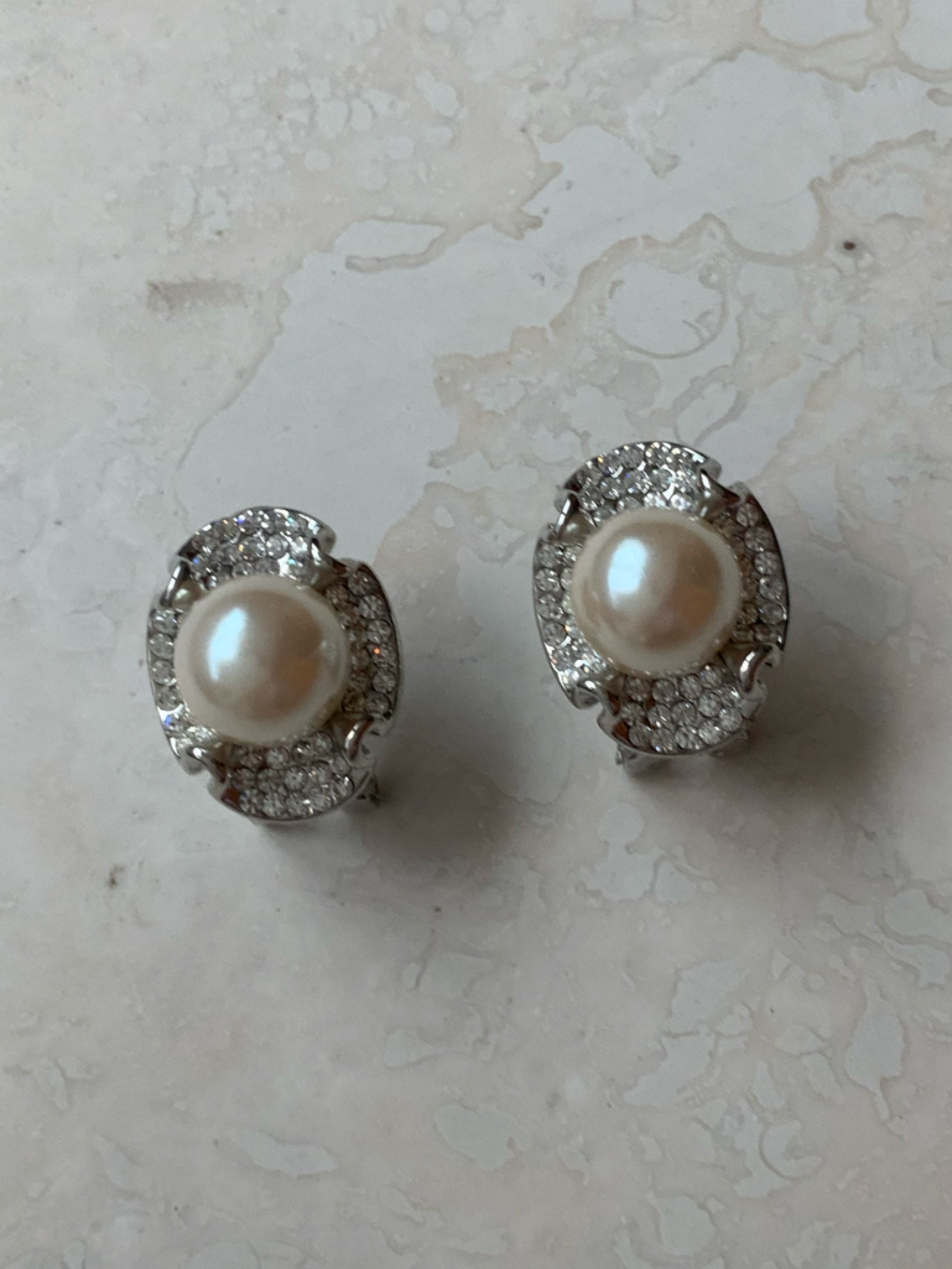 Classic White Pearl And Crystal Rucinni Earrings Nwot